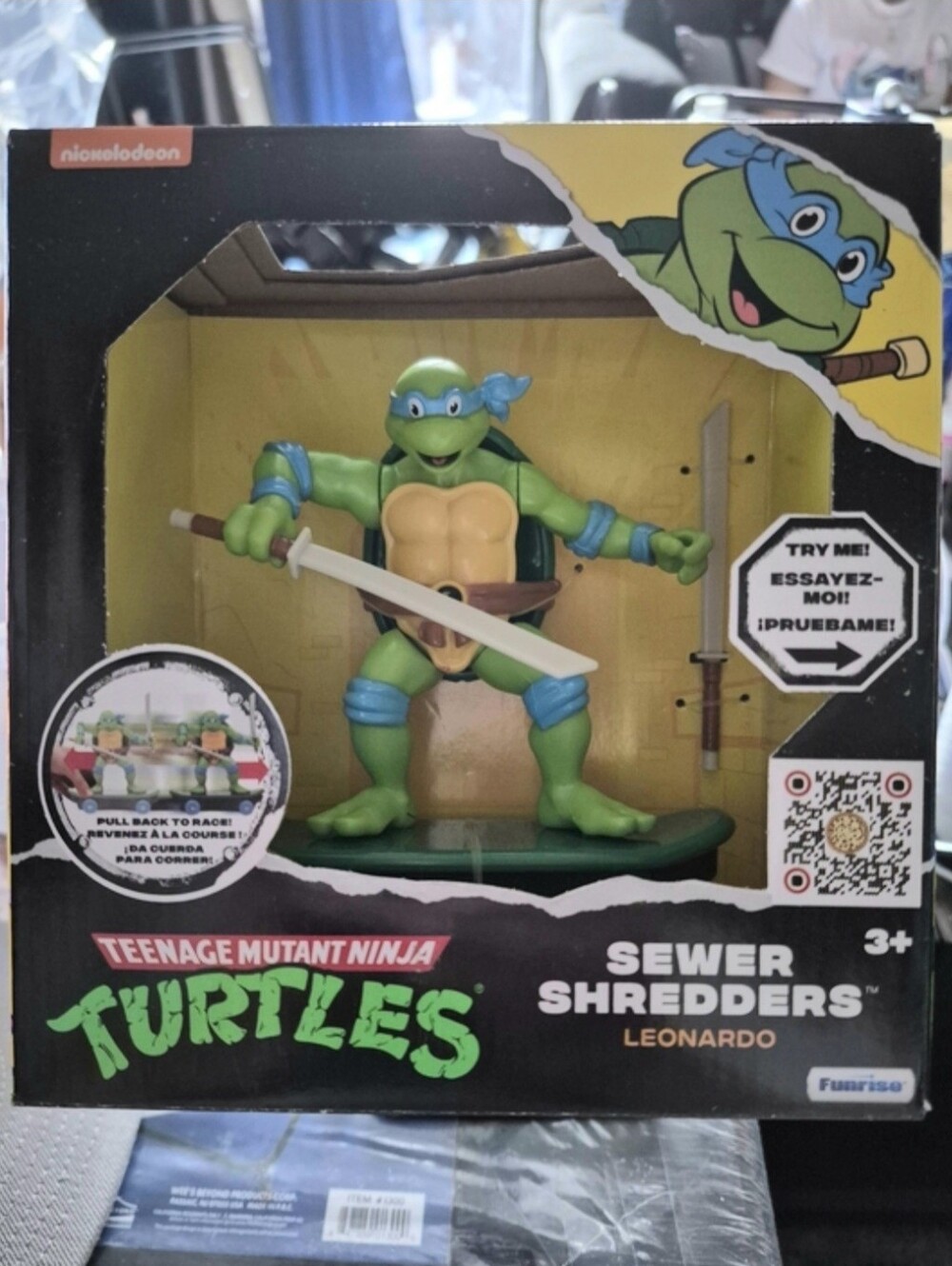 Teenage Mutant Ninja Turtles  Leonardo Action Figure with Skateboard & 2 swords